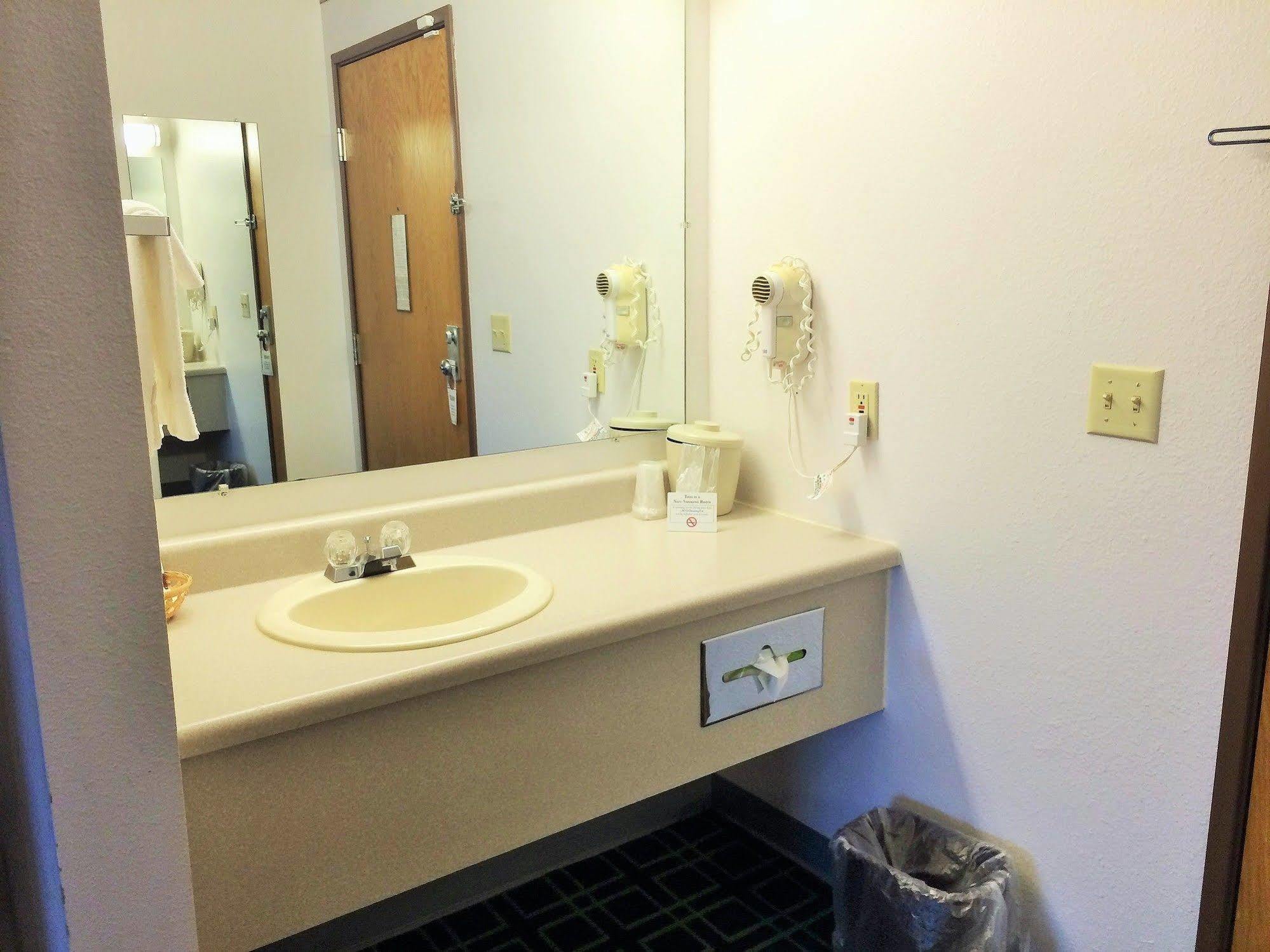 Cobblestone Inn & Suites - Platteville Eksteriør billede