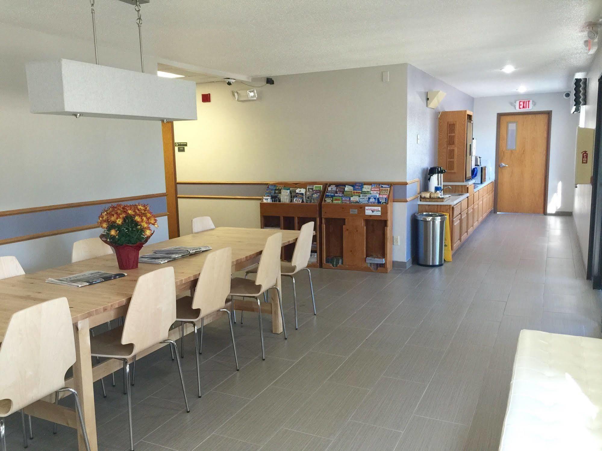 Cobblestone Inn & Suites - Platteville Eksteriør billede