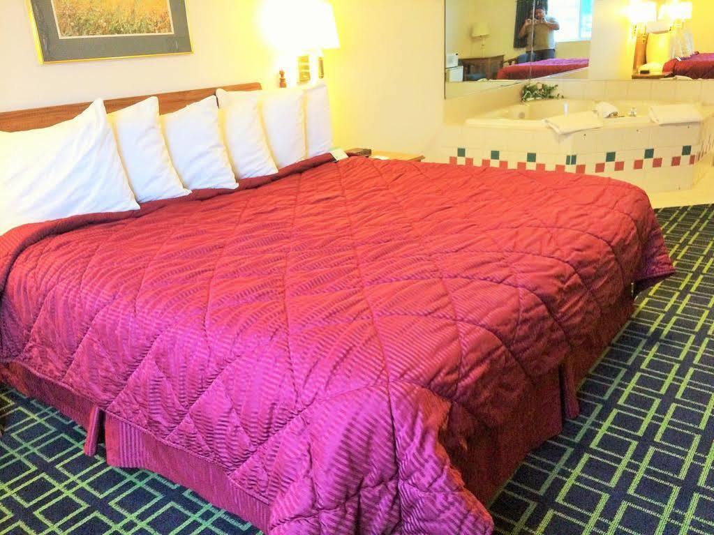 Cobblestone Inn & Suites - Platteville Eksteriør billede
